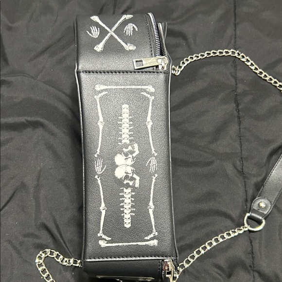Black Coffin Crossbody Bag with Skeleton Design glow in the dark - Picture 7 of 11